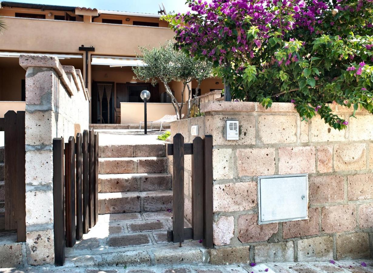 Porto Alabe Sardegna.... A Due Passi Dal Mare Apartman Tresnuraghes Kültér fotó